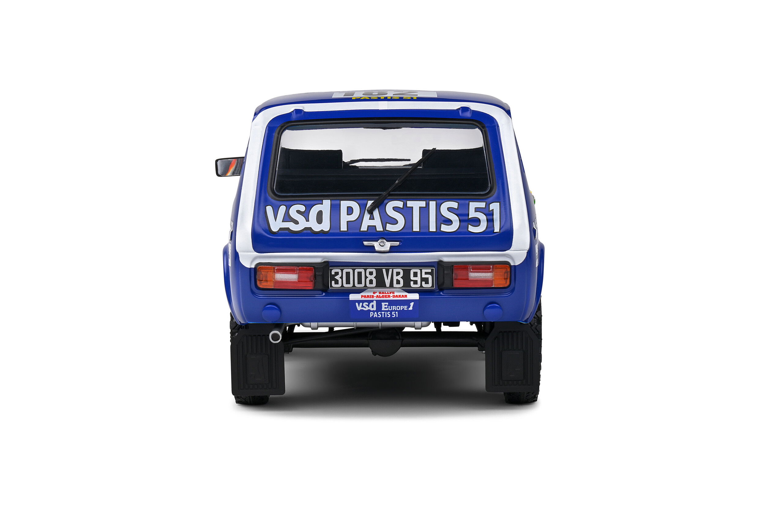 1-18-lada-niva-white-182-jabouille-sardou-paris-dakar-1984-03